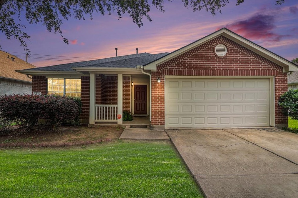 4918 Callery Crk Dr, Houston TX  77053-3128 exterior