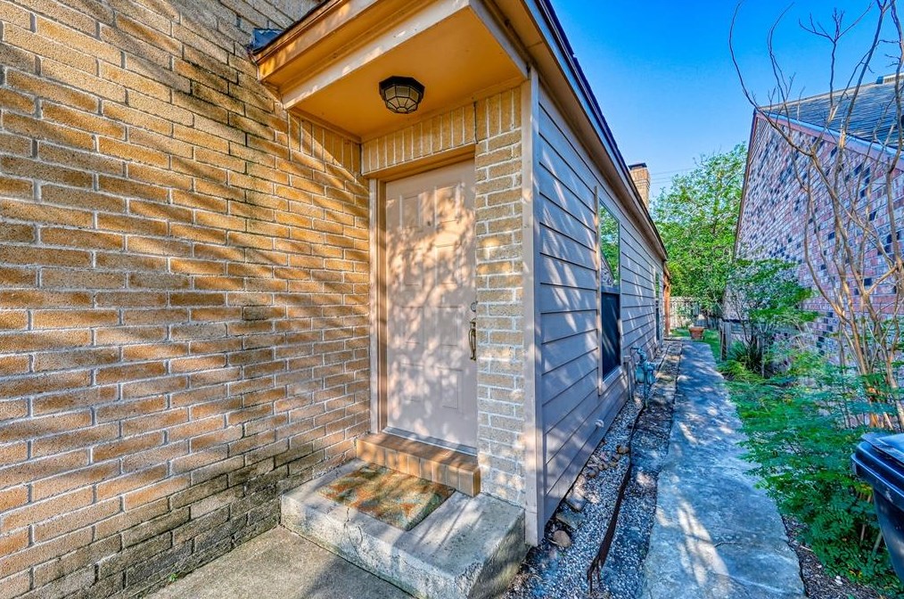 1908 Hunters Trace St, Houston, TX 77042-2623