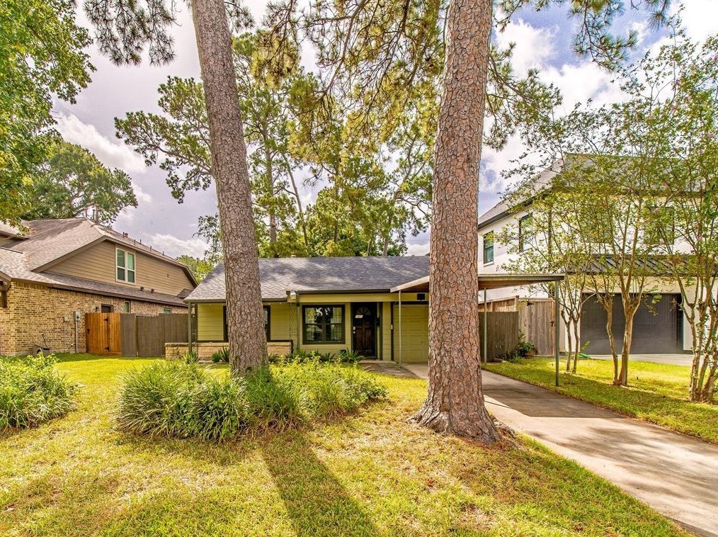 1441 Chamboard Ln, Houston, TX 77018