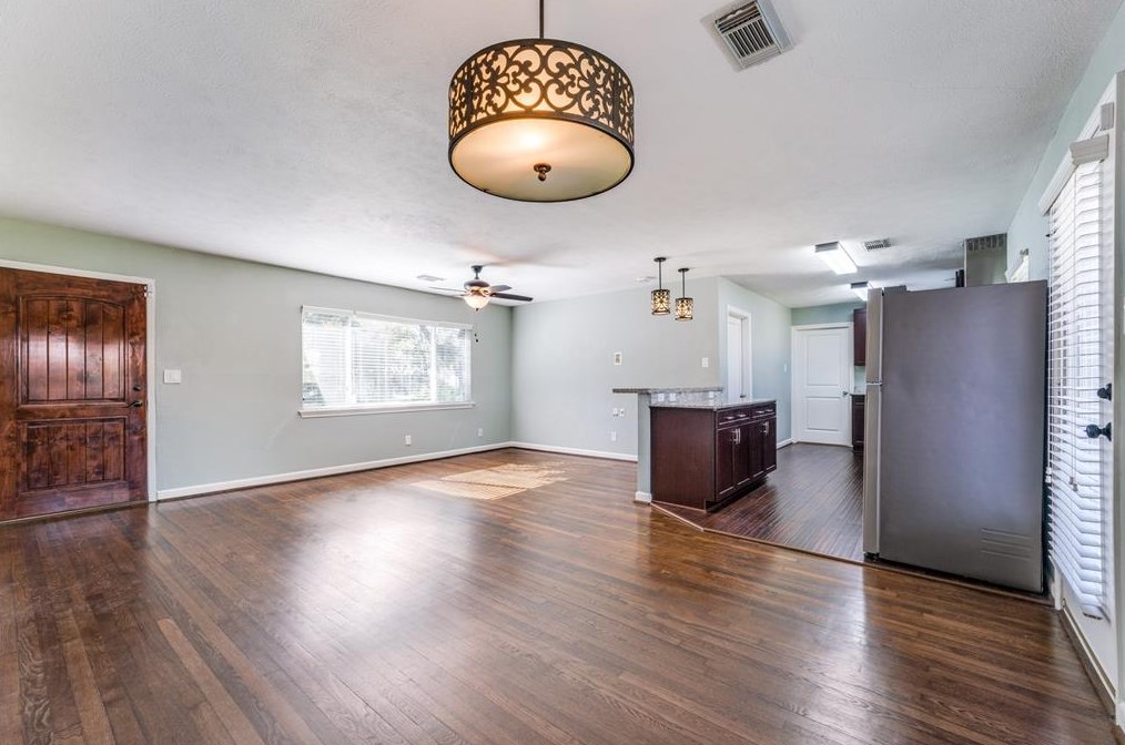 4502 Brookwoods Dr, Houston, TX 77092-8338