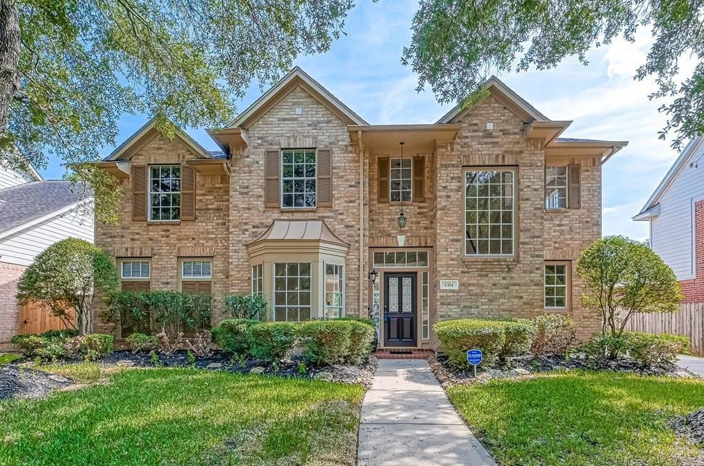 1314 Red Oak Ct, Sugar Land, TX 77479