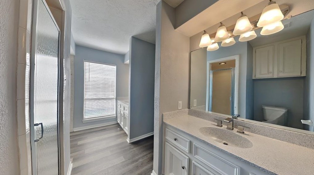 102 Old Brg Lk, Houston TX  77069-3465 exterior