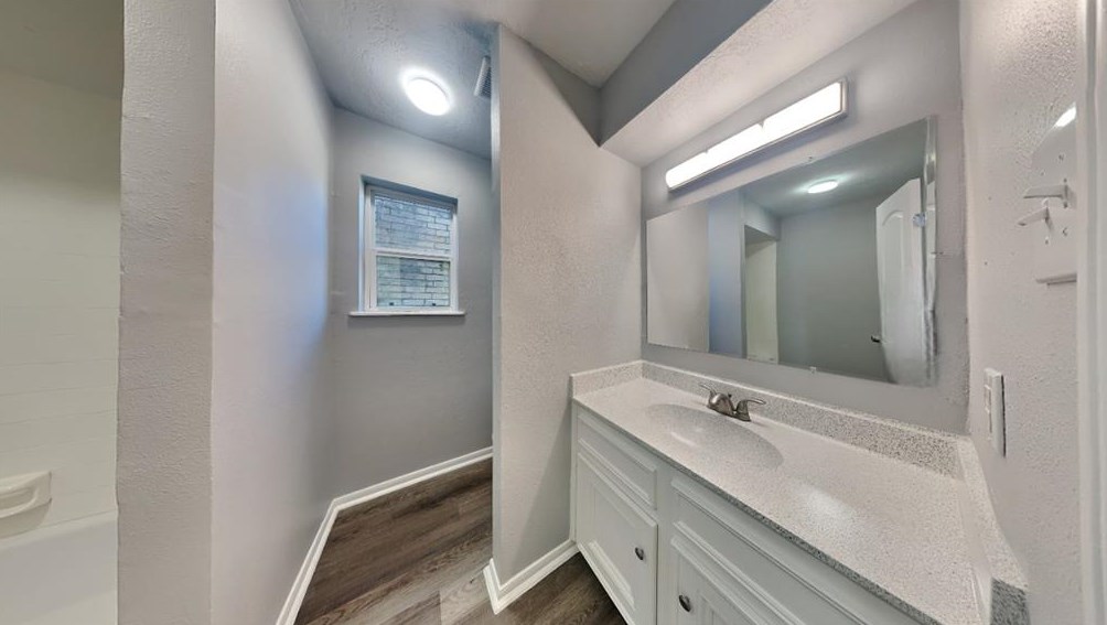 102 Old Brg Lk, Houston TX  77069-3465 exterior