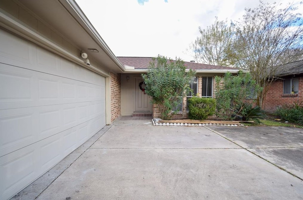 7119 Autumn Grove Dr, Houston, TX 77072