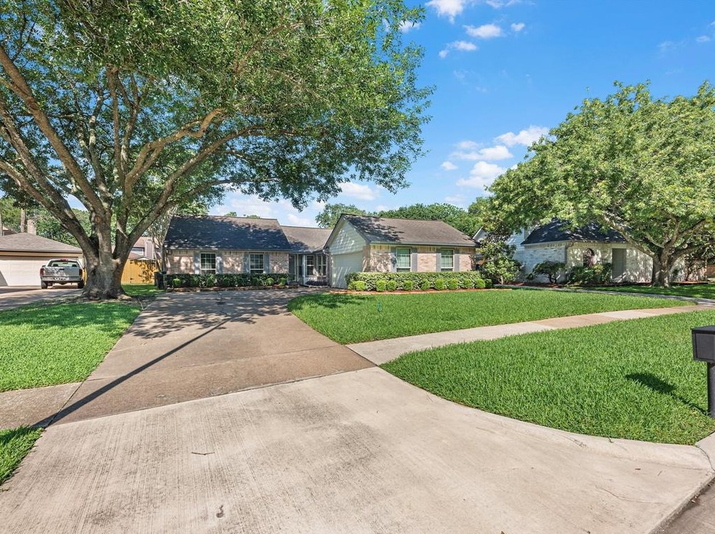 1019 Sugardale Ct, Sugar Land, TX 77498-2761