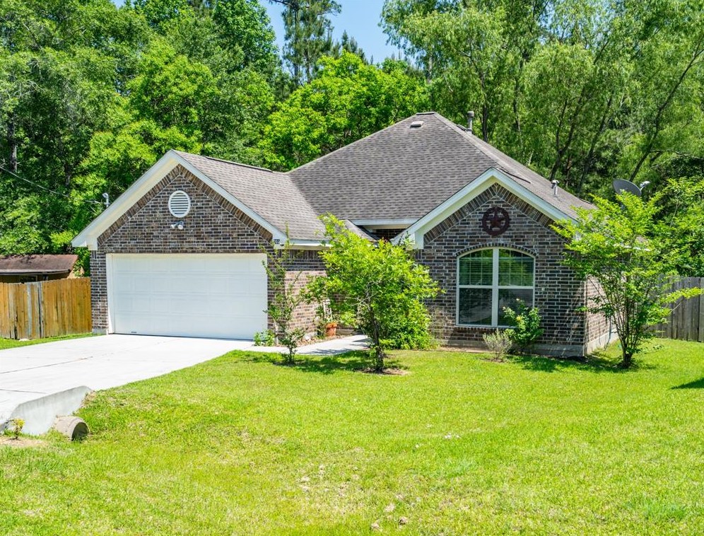 203 Maple Ln, Conroe, TX 77304