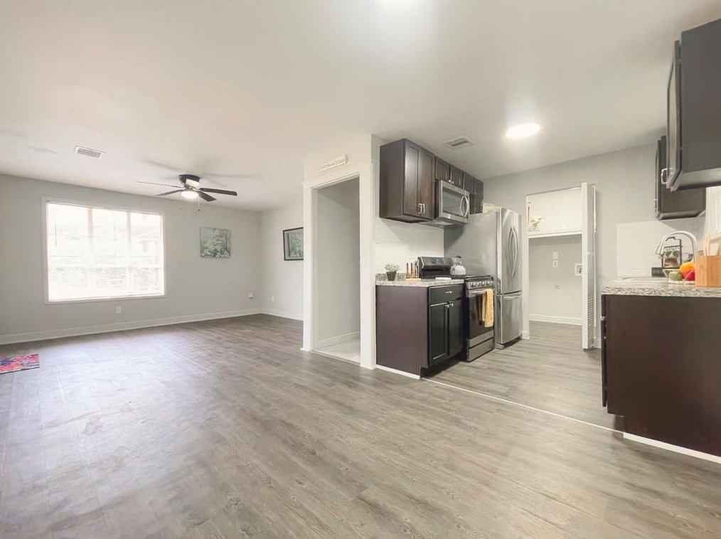 806 Center St, Richmond, TX 77469-2740