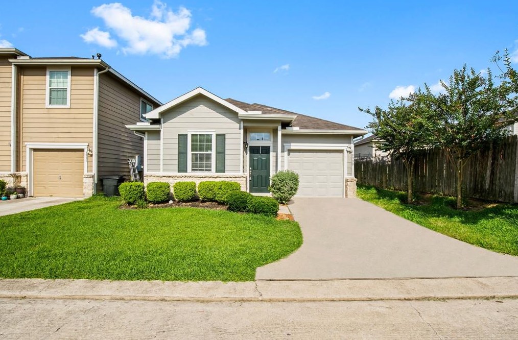 3939 Mossy Spring Ln, Spring, TX 77388-3651