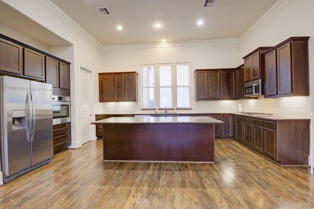 9627 Fannin Sta, Houston TX  77045-4654 exterior