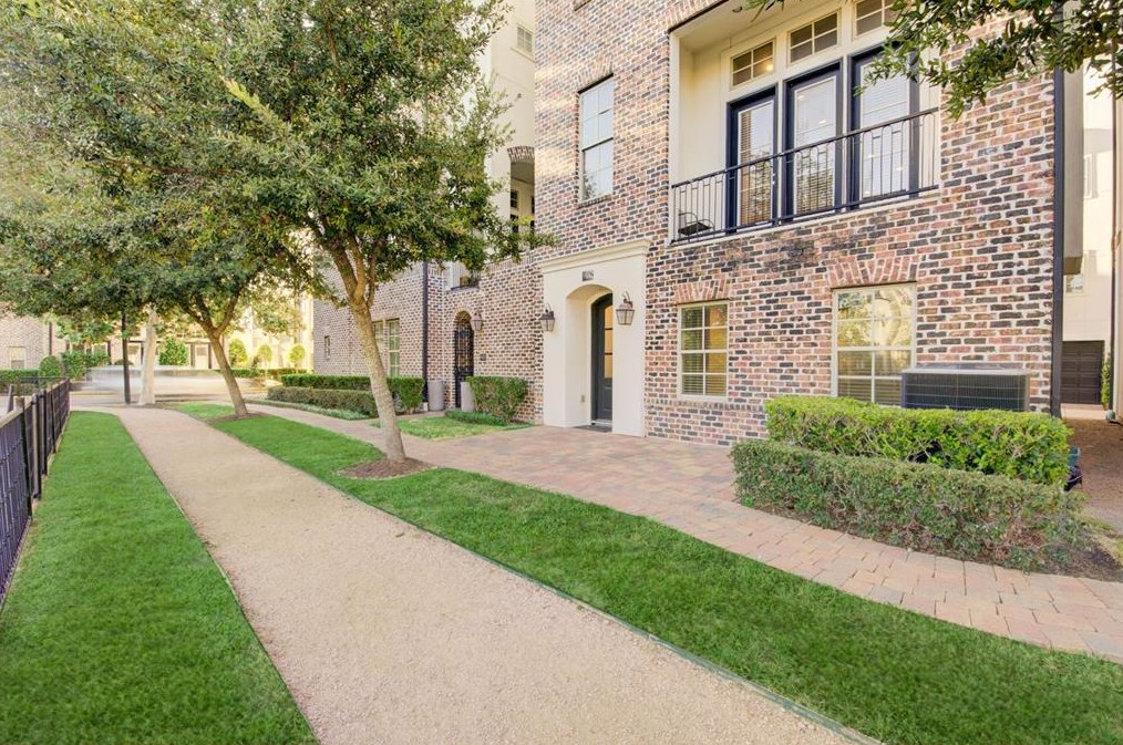 9627 Fannin Sta W, Houston, TX 77045