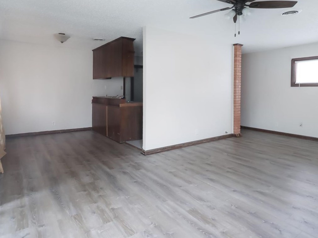205 Highland Dr, Hitchcock, TX 77563