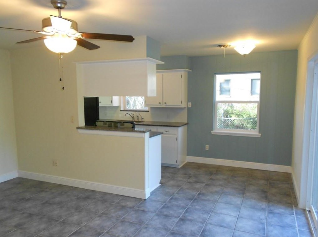 211 Pine Crest Dr, Conroe, TX 77301