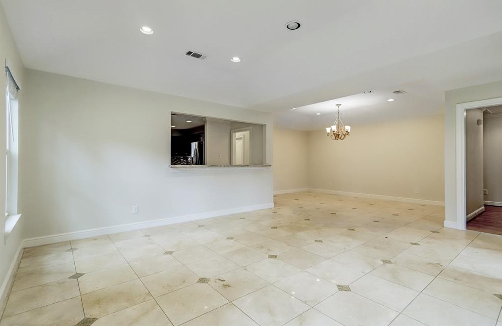 1526 Richelieu Ln, Houston TX  77018-1833 exterior