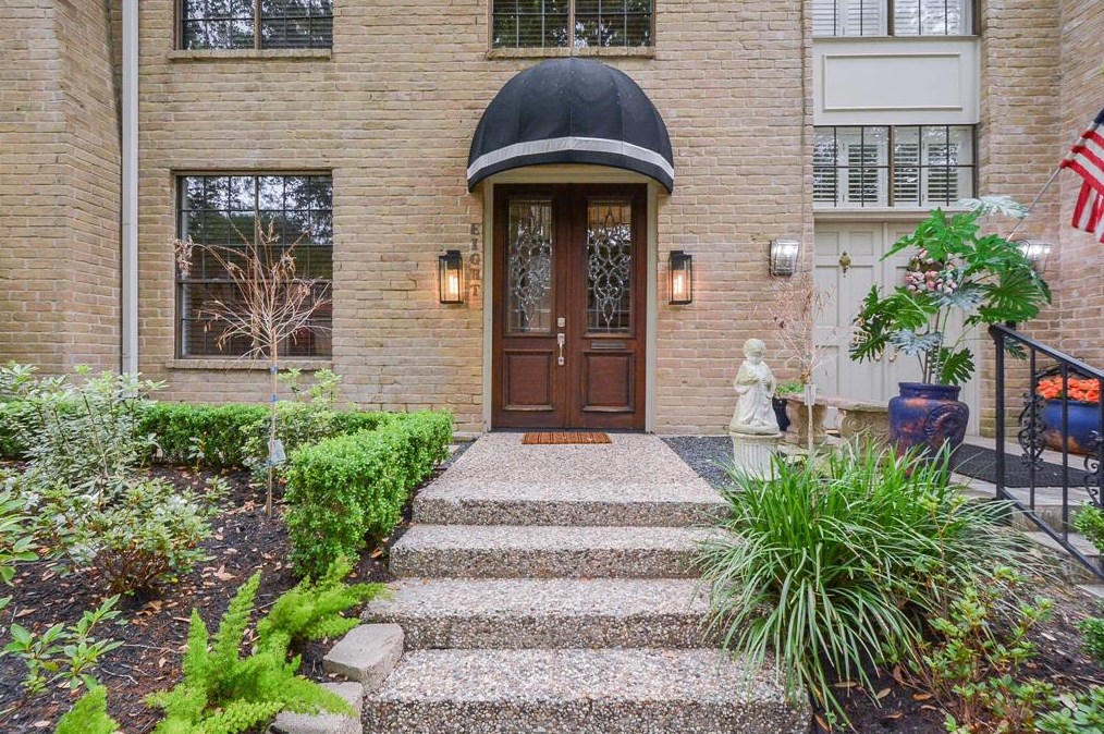 8 Bayou Pointe Dr, Houston, TX 77063