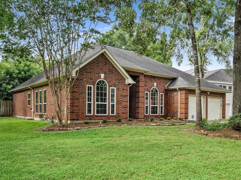 426 Laura Ln, Conroe, TX 77385-9034
