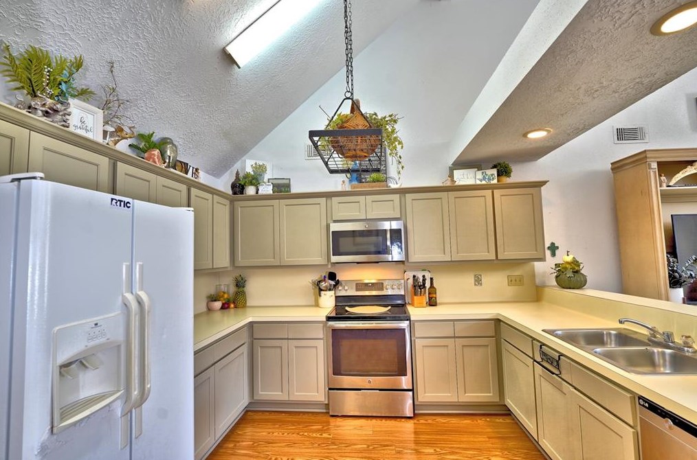 13219 Chaston Dr, Houston TX  77041-1844 exterior