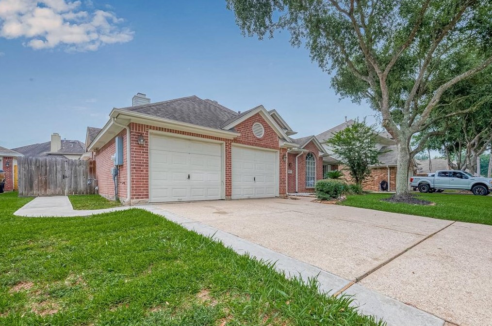 3805 Sunrise Dr, Pearland, TX 77581-4763