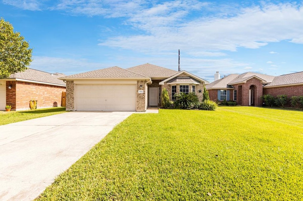 15114 Diamond Way, Baytown TX  77523-2571 exterior