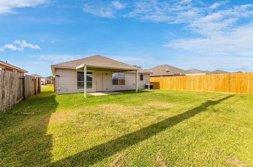 15114 Diamond Way, Baytown TX  77523-2571 exterior