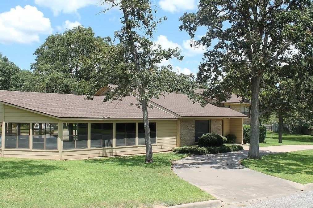 214 Briarwood Dr, Bellvue, TX 77418