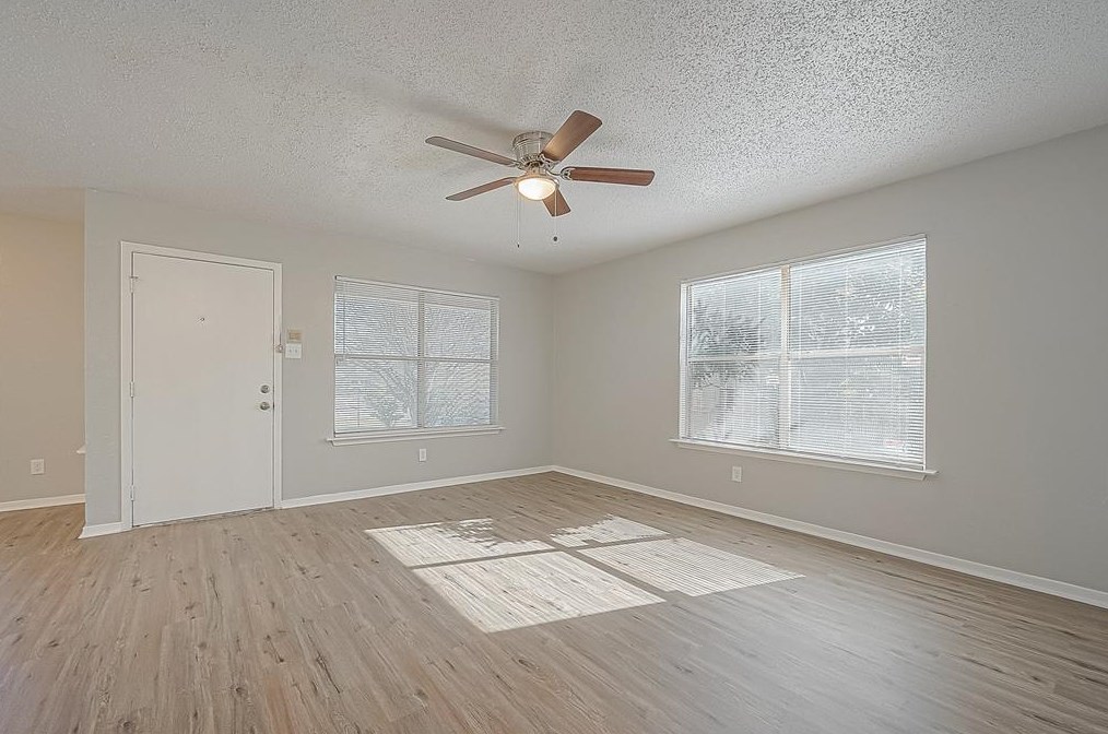 2101 Brewster St, Houston, TX 77026