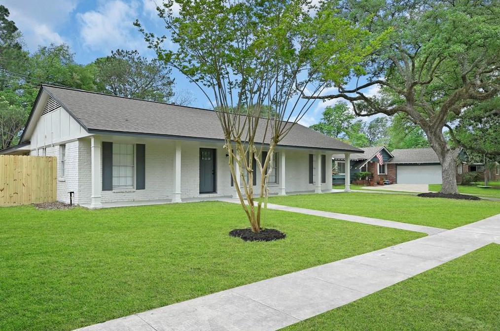 10218 Catlett Ln, Morgans Point, TX 77571