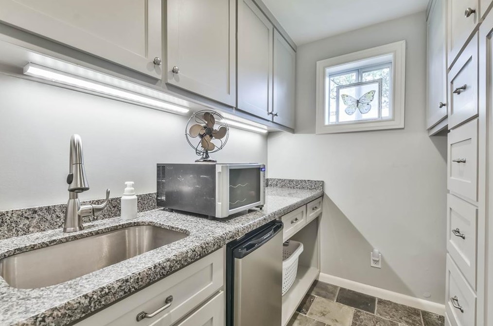 5421 Judalon Ln, Houston TX  77056-7224 exterior