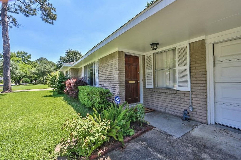 5511 Kinglet St, Houston, TX 77096