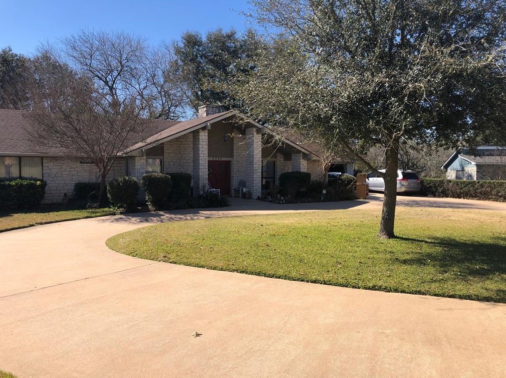 2306 Century Cir, Brenham, TX 77833-5606