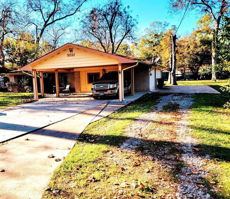 9321 Sherbourne St, Houston, TX 77016-4923