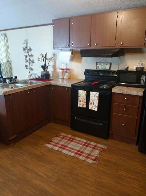 4618 12th St, Bacliff, TX 77518-2323