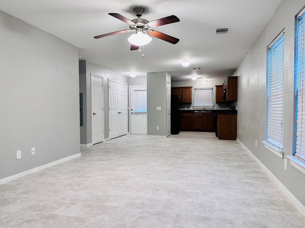 2005 Utah St, Baytown TX  77520-6151 exterior