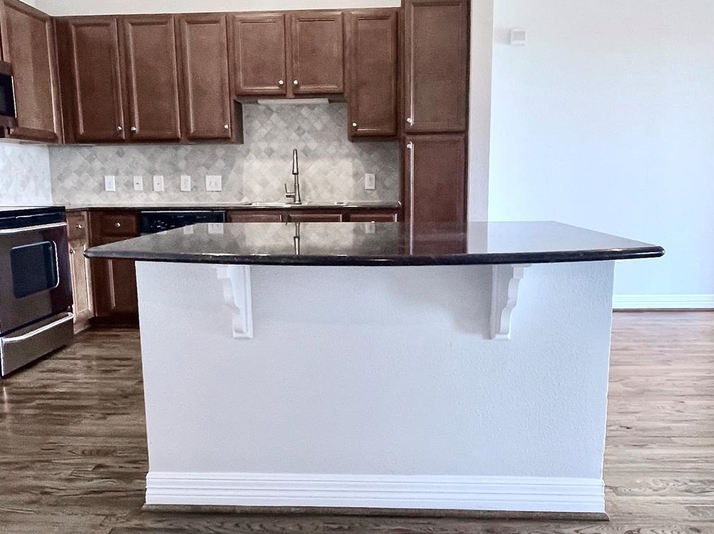 2323 Mccue Rd #804b, Houston, TX 77056