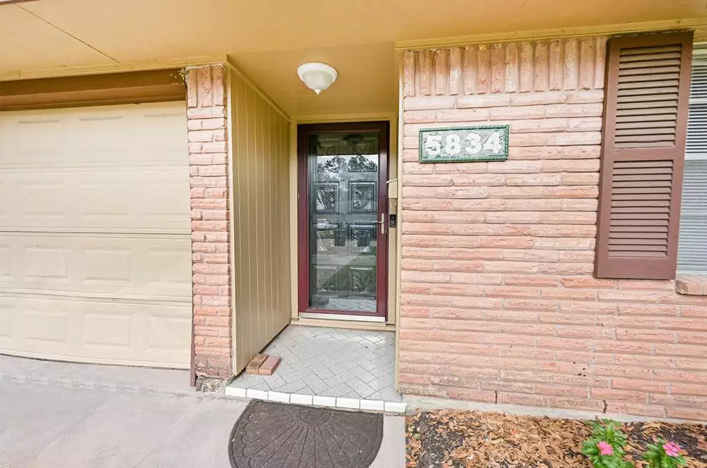 5834 Farwell Dr, Houston, TX 77035