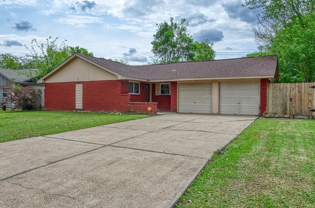 12618 Barbizon Dr, Houston, TX 77089-6506