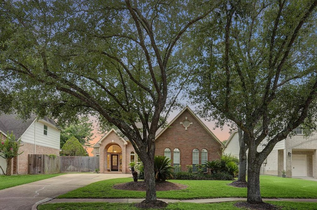 506 High Meadows Dr, Sugar Land, TX 77479