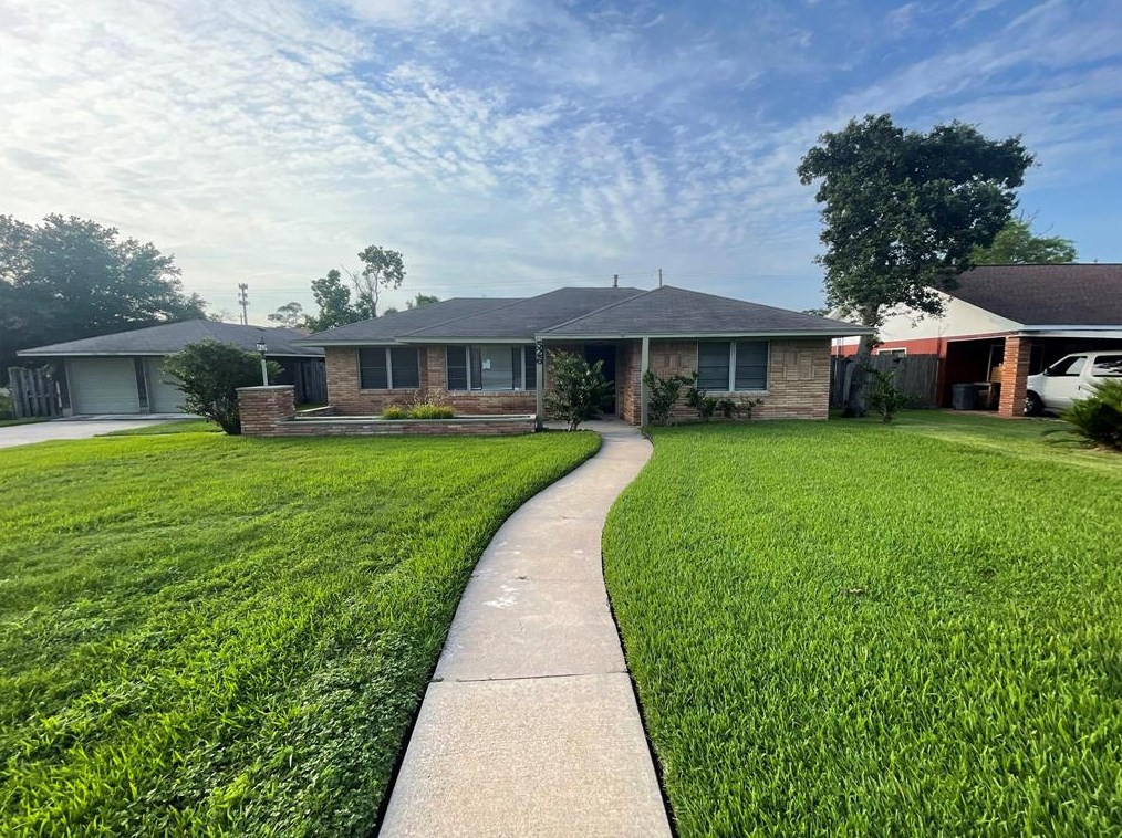 526 Baywood St, Morgans Point, TX 77571