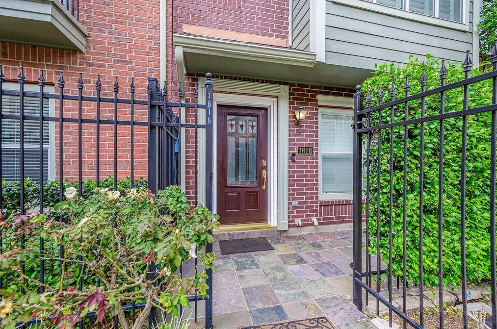1616 Sutton St, Houston, TX 77006-1548