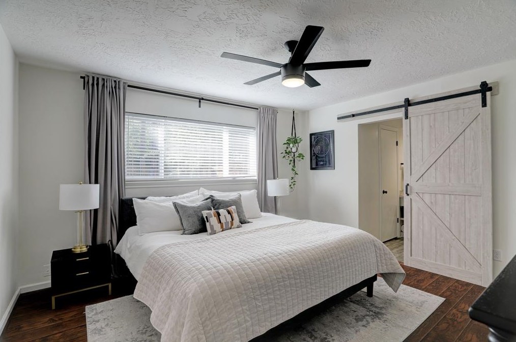 9275 Mcdade, Houston TX  77080-2918 exterior