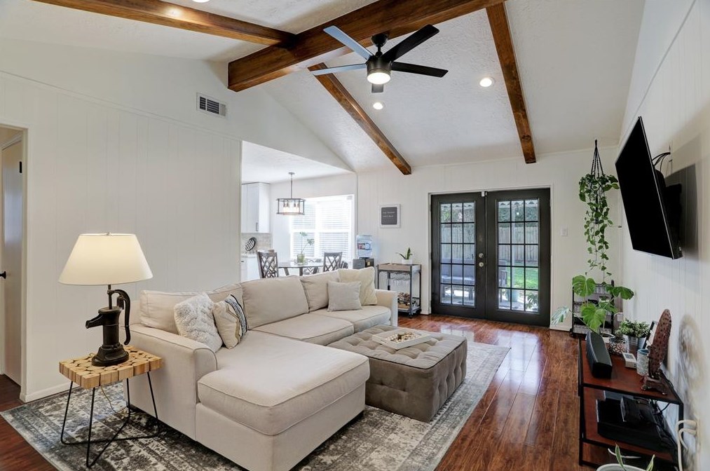 9275 Mcdade, Houston TX  77080-2918 exterior
