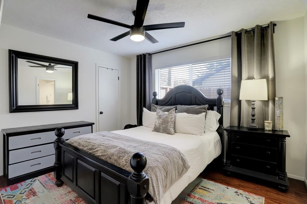 9275 Mcdade, Houston TX  77080-2918 exterior
