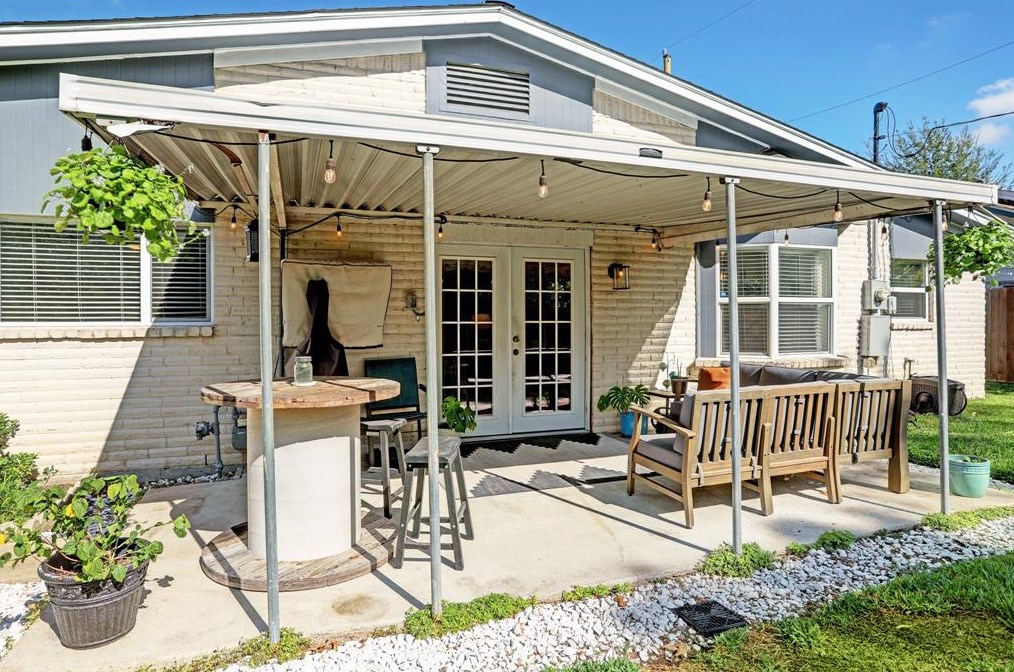 9275 Mcdade, Houston TX  77080-2918 exterior