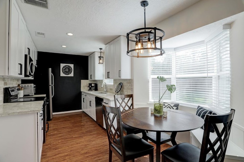 9275 Mcdade, Houston TX  77080-2918 exterior