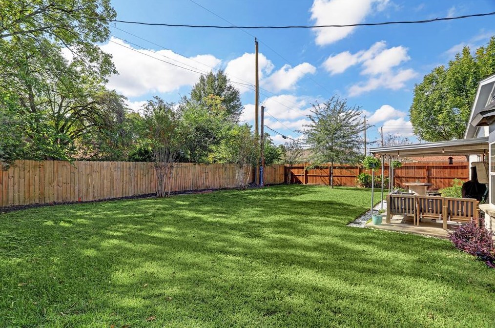 9275 Mcdade, Houston TX  77080-2918 exterior