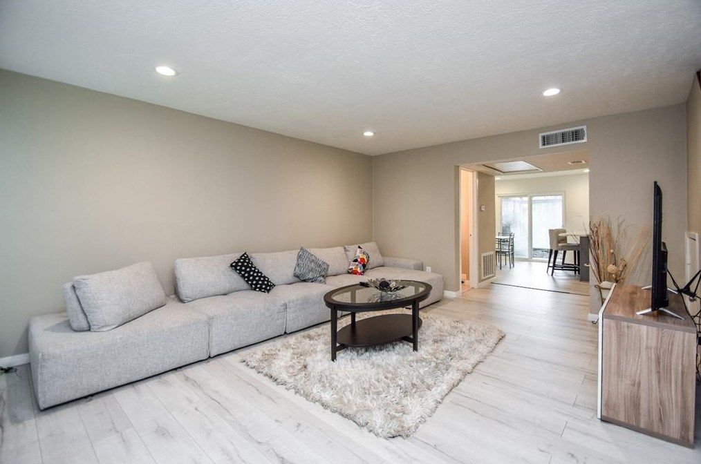 5807 Beverlyhill St Apt 31, Houston, TX 77057