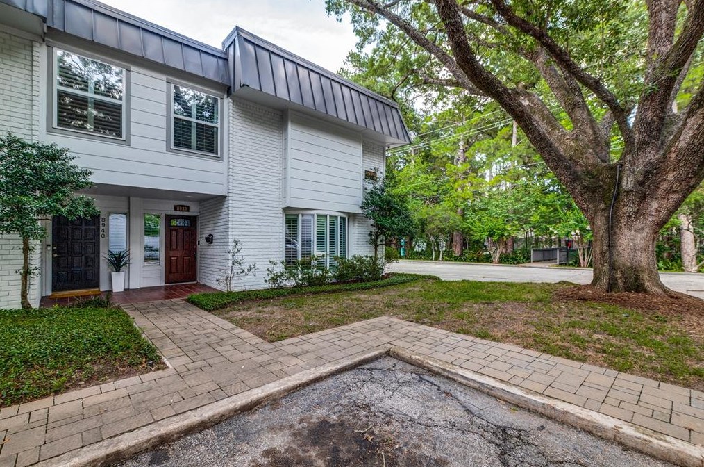 8938 Chatsworth Dr, Houston, TX 77024