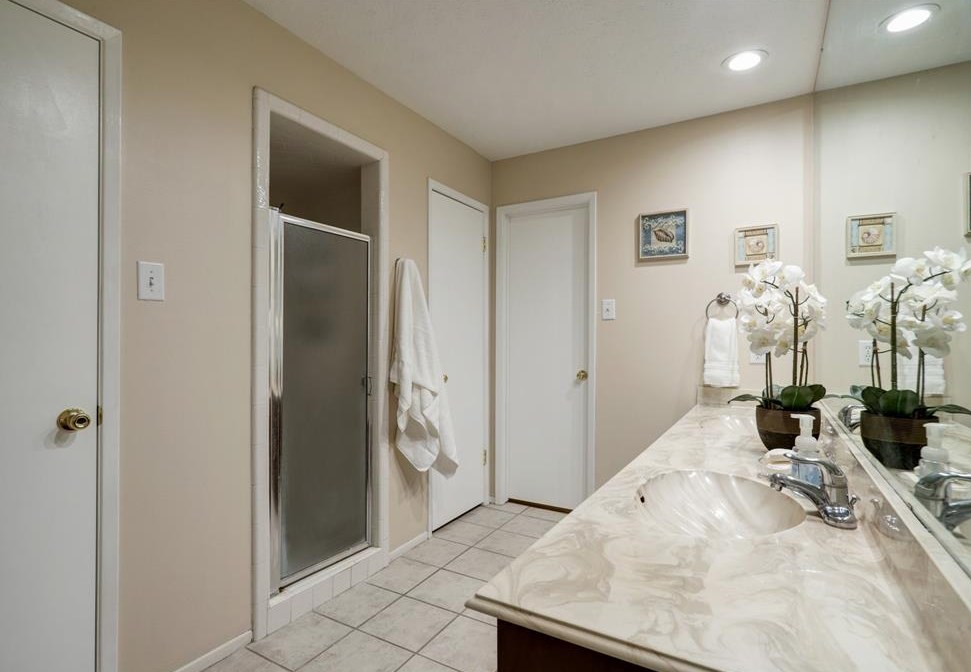 3022 Blue Mdw Cir, Sugar Land TX  exterior