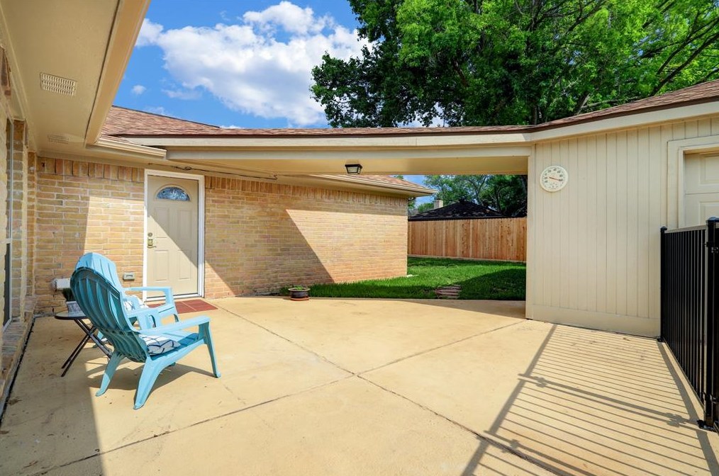 3022 Blue Mdw Cir, Sugar Land TX  exterior