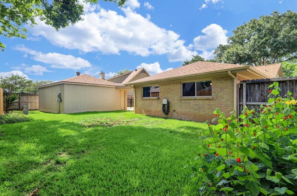 3022 Blue Mdw Cir, Sugar Land TX  exterior