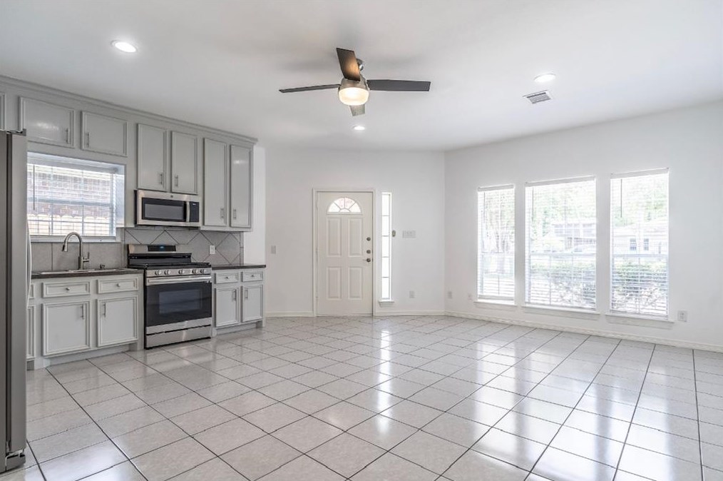 1122 Ryon St, Houston, TX 77009